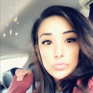 Meet your Posher, Leanna